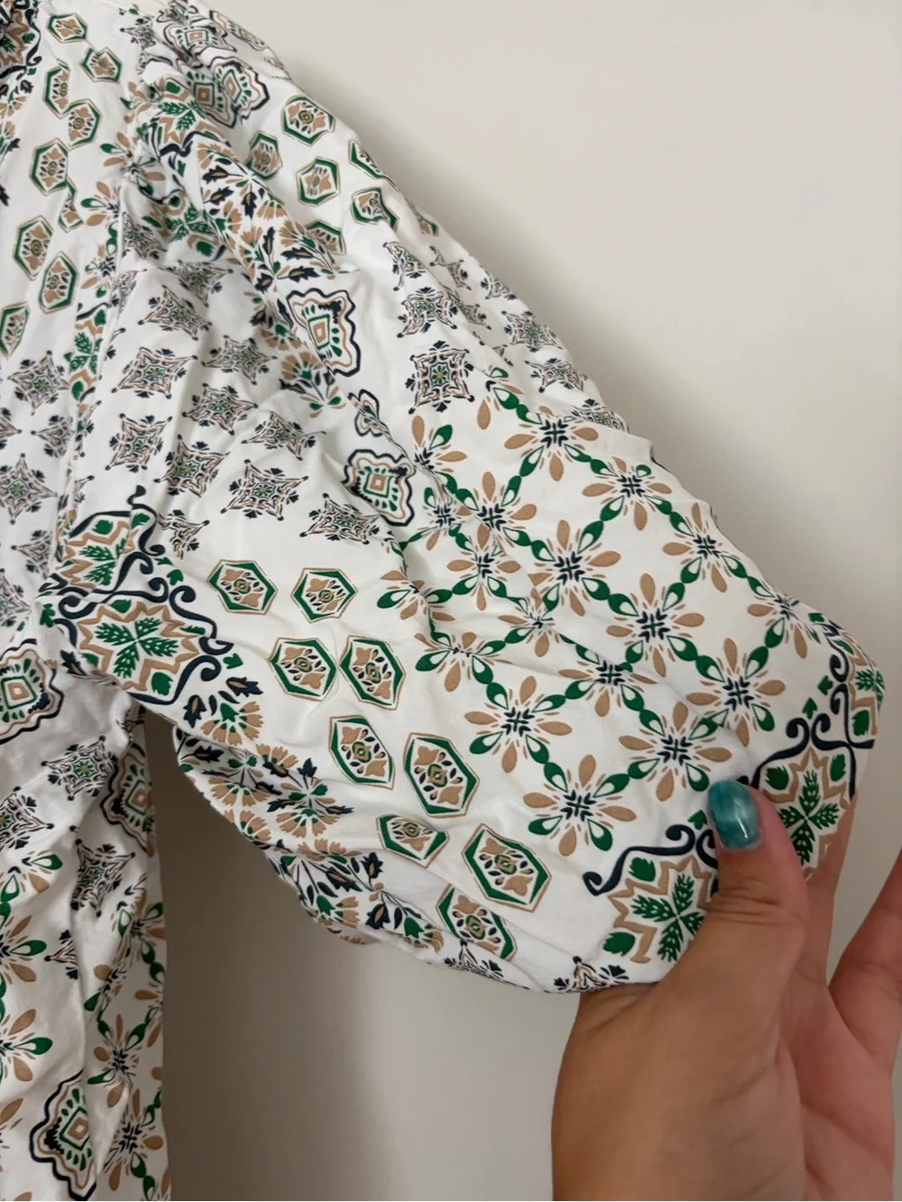 Loft Outlet White & Green Printed V-Neck Short Sleeve Top